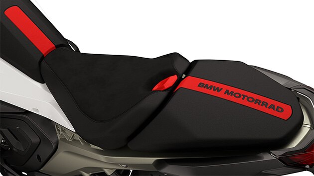 Лакираната подложка за седалката на R 1300 RS от BMW Motorrad